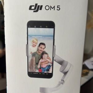 DJI OM 5 Smartphone Gimbal in Silver